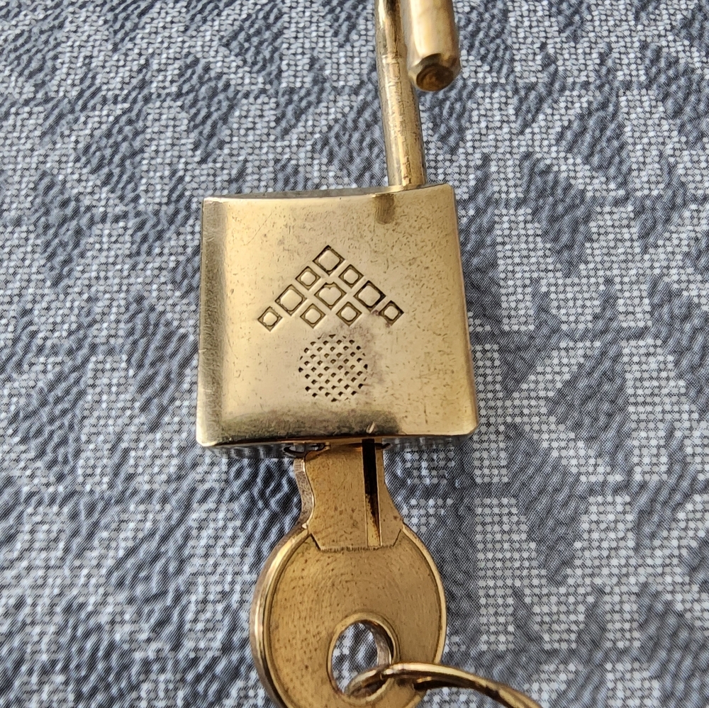 BOTTEGA VENETA Padlock with 2 Keys - Picture 7 of 7